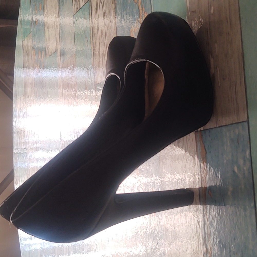 G by Guess black leather platform pumps